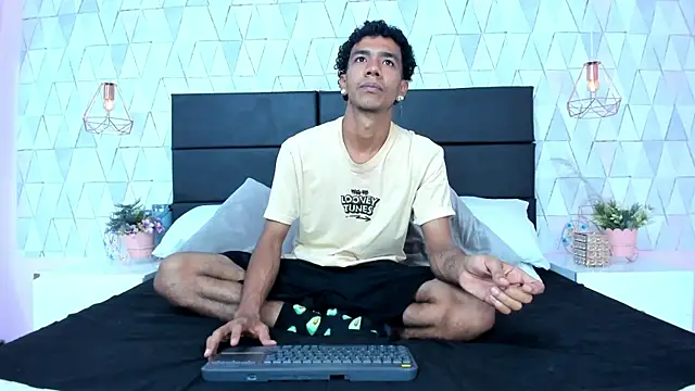 MarckThompsonn online show from July 21, 12:29 pm