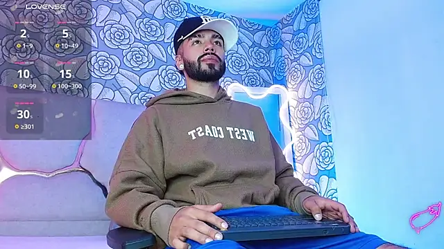 velvetdaniels tay online show from July 31, 4:23 am