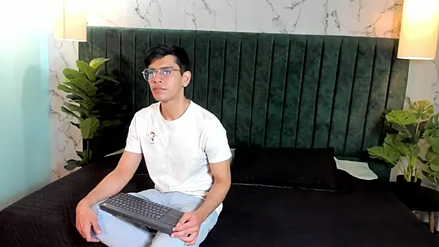 angeldivaco  online show from August 4, 11:59 am