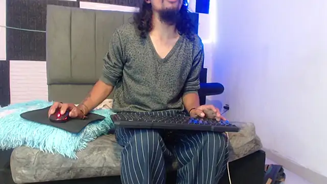 strap 420 online show from July 28, 8:12 pm