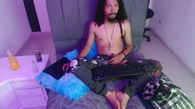 strap 420 online show from August 6, 8:59 pm