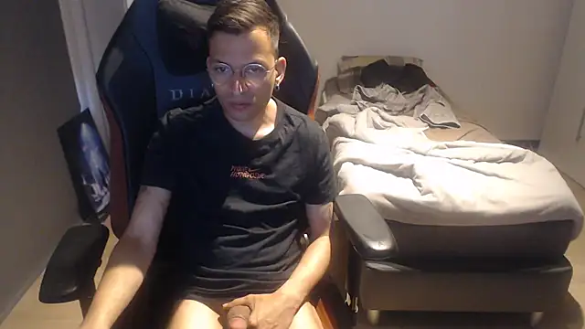 lonelymatcha997 online show from August 2, 8:34 am