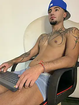 Adam hot8 online show from August 5, 5:29 pm