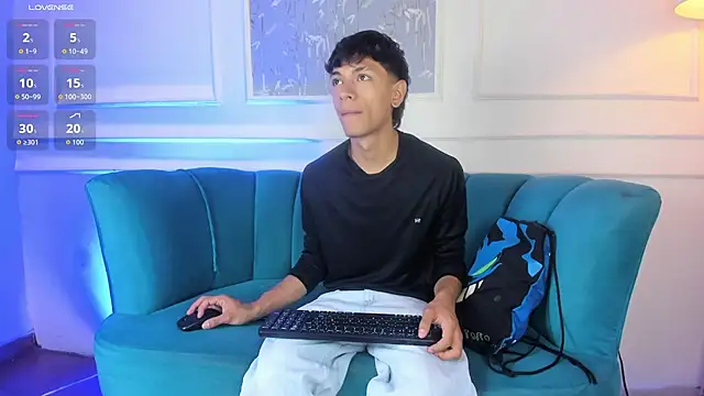 Im Kael  online show from August 4, 1:15 pm