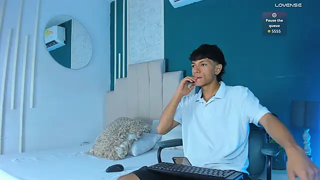 Im Kael  online show from July 31, 12:59 pm