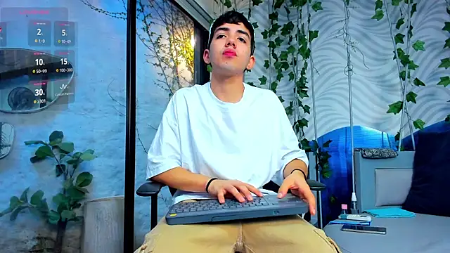 AxelStong online show from July 27, 12:12 pm