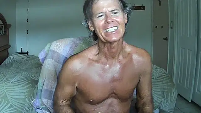 nakeedcowboi65 online show from May 10, 11:06 pm