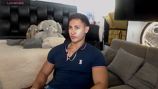 BenjaminCooperk online show from May 10, 9:43 am