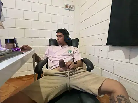 Max TheHorseDick online show from May 17, 12:19 am