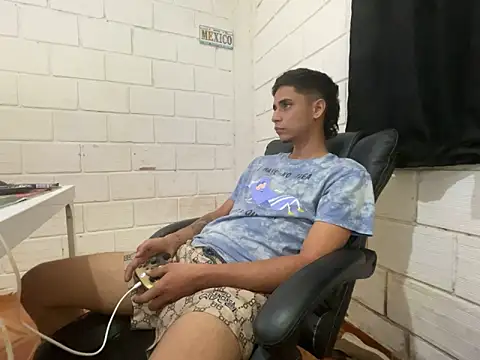 Max TheHorseDick online show from May 18, 12:29 am