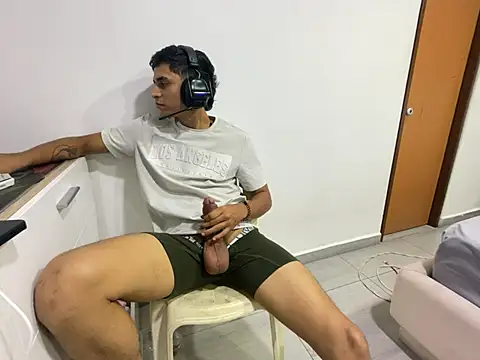 Max TheHorseDick online show from May 5, 1:40 am