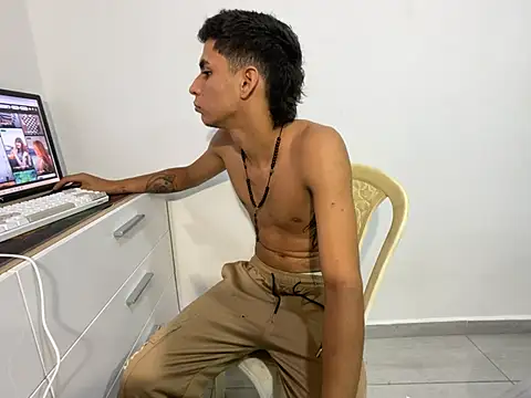 Max TheHorseDick online show from May 1, 11:07 pm