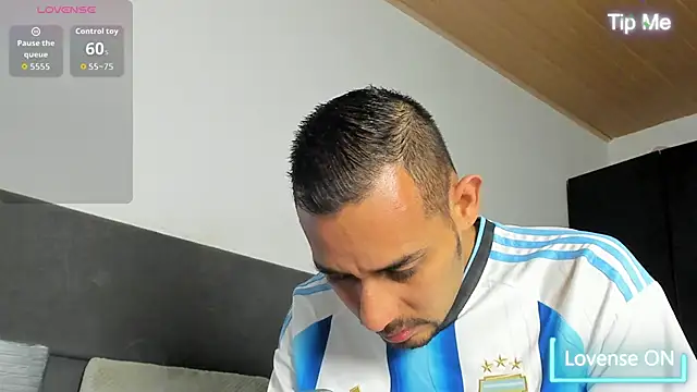 jhonyalzate2 online show from May 4, 1:40 am