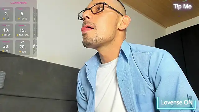 jhonyalzate2 online show from May 22, 2:16 am