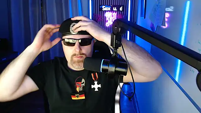 DerPornoPete online show from July 18, 10:26 pm