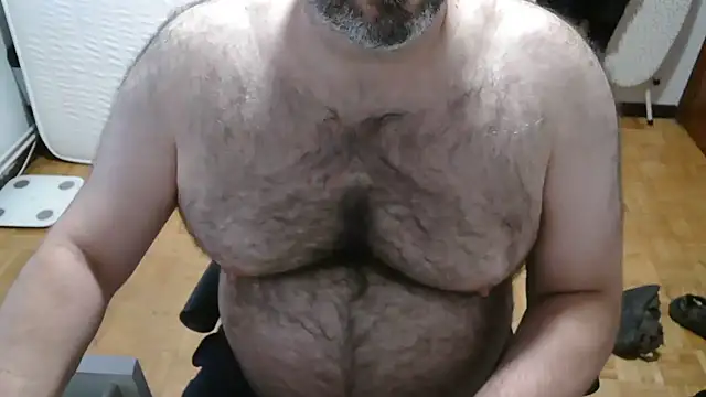 mikeyhotbear online show from August 6, 5:24 am