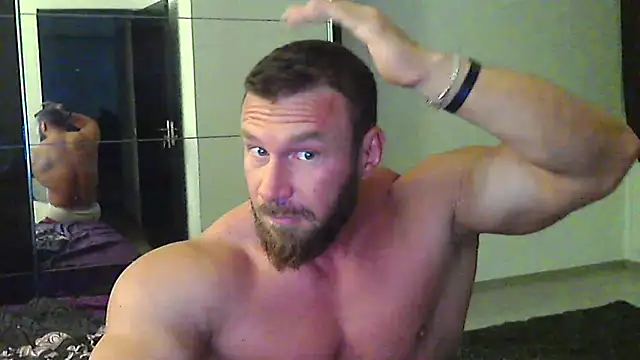 muscularkevin online show from May 18, 3:46 am