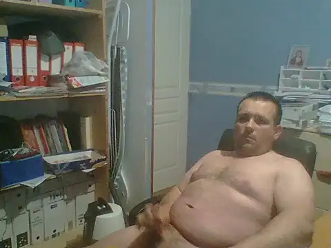 manubm03 online show from May 5, 8:42 pm