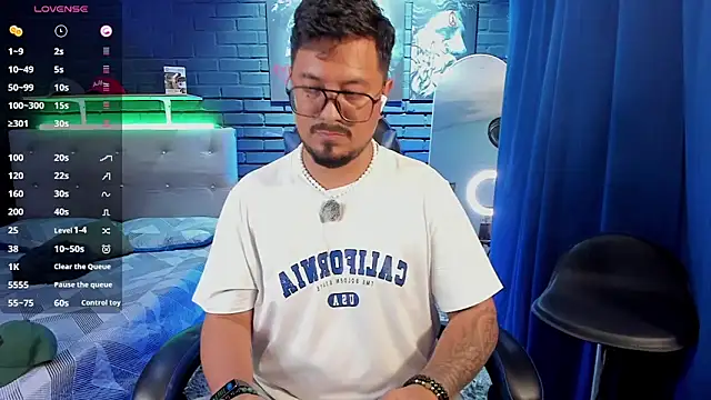 DaviidEvans  online show from July 11, 12:34 am