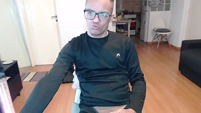 guachin hunk online show from May 4, 5:20 am