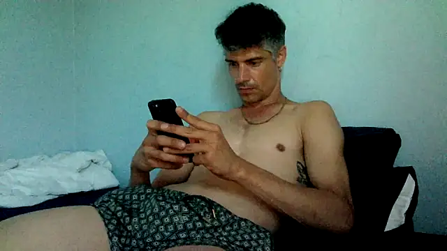 houseofbrats online show from July 8, 3:54 am