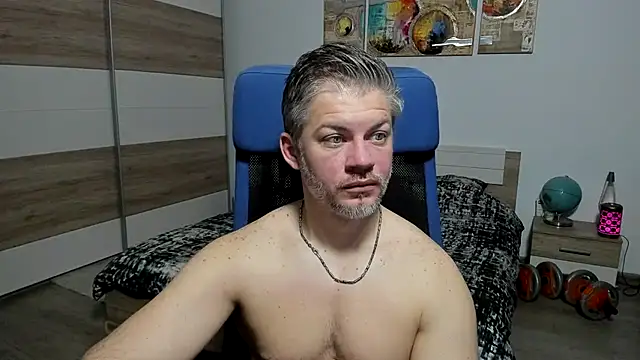 RobbyShawz online show from May 2, 5:43 am