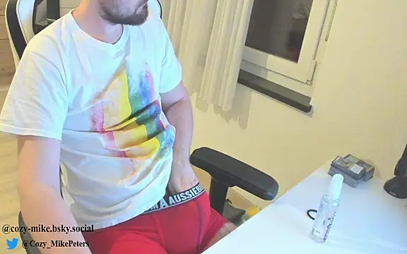 cozy-mike online show from June 6, 11:11 pm
