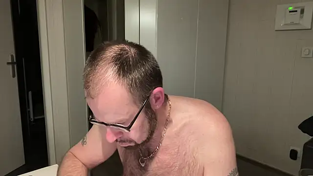 FABIOGLASSES online show from May 4, 11:50 pm