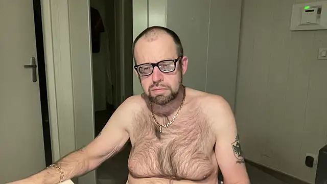 FABIOGLASSES online show from May 18, 11:09 pm