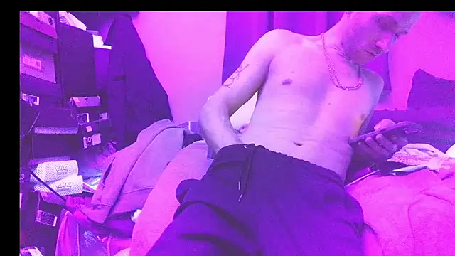 Cloudd Kingg Iceyyy online show from May 15, 7:33 pm