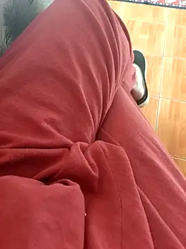 feet toes online show from August 3, 5:39 am