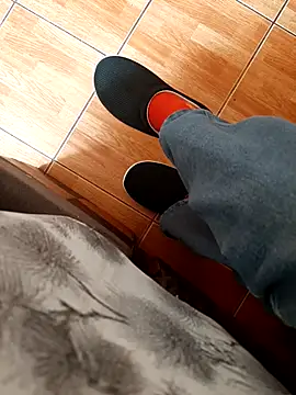 feet toes online show from July 16, 9:16 am
