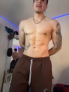 strongboy  online show from May 18, 7:51 pm
