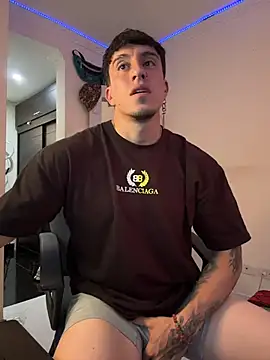 strongboy  online show from August 4, 9:19 pm