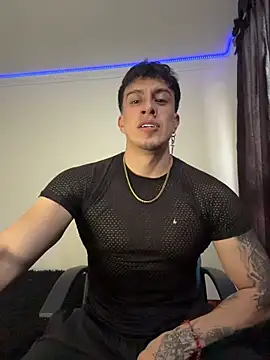 strongboy  online show from May 8, 8:20 pm