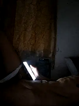 hughug123456 online show from June 26, 3:36 pm