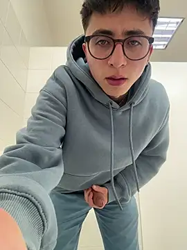 CamiRojas boy online show from May 7, 7:03 pm