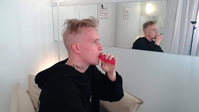 AlexxSweet online show from May 2, 6:49 am