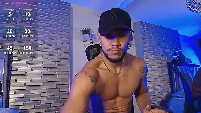 ARON TAYLER01 online show from May 23, 10:32 am