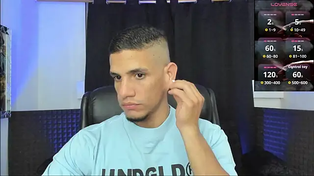 jhonnysnow17 online show from August 5, 3:22 am