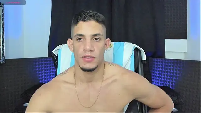 jhonnysnow17 online show from July 17, 7:15 am