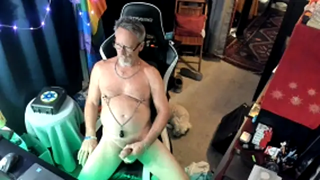 Daddysthick online show from May 2, 5:21 am