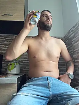 ElChapoGuzman95 online show from May 5, 5:02 pm