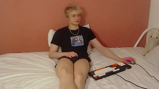 Oliver sweet  online show from May 5, 1:40 am