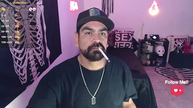 soyelcarlitos  online show from May 1, 6:05 am