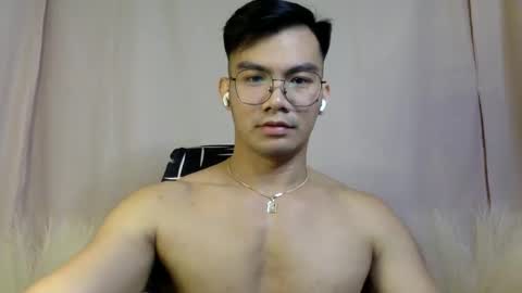 Snapshot of 000batman000 chatting on December 12, 3:10 am Bruce online show from December 12, 3:10 am