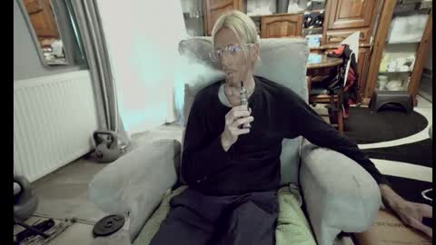 Snapshot of 00jeff31 chatting on October 11, 12:09 pm jeff online show from October 11, 12:09 pm