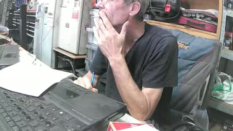 Snapshot of 04oldskool chatting on January 2, 2:33 am 04oldskool online show from January 2, 2:33 am