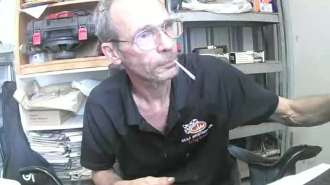 Snapshot of 04oldskool chatting on December 12, 2:59 am 04oldskool online show from December 12, 2:59 am