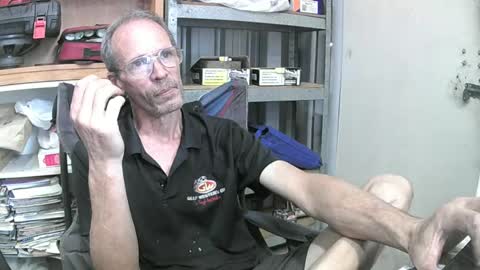 Snapshot of 04oldskool chatting on December 11, 5:01 am 04oldskool online show from December 11, 5:01 am